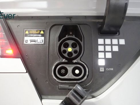 Used 2024 Hyundai Ioniq 5 Limited image 24