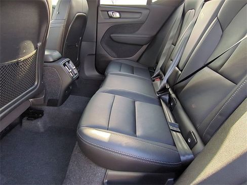 Used 2025 Volvo XC40 B5 Plus image 14