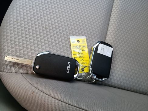 Used 2022 Kia Soul LX image 40