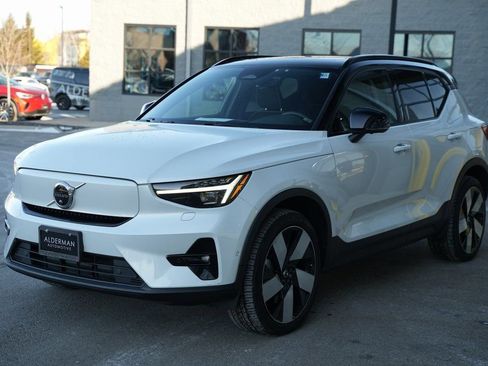 Used 2023 Volvo XC40 Recharge Ultimate image 51