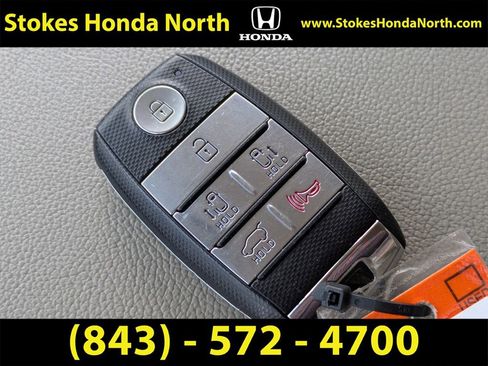 Used 2017 Kia Sedona LX w/ LX Essentials Premium Package image 35