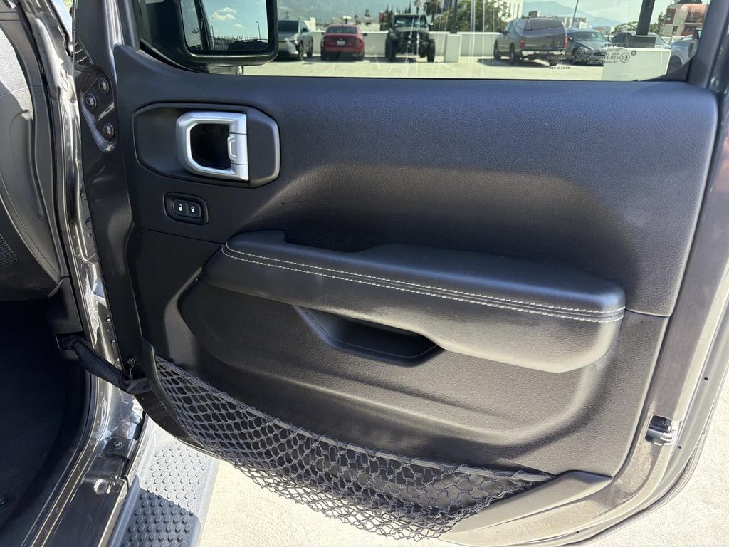 Used 2023 Jeep Wrangler Unlimited Sahara AWD/4WD image 14