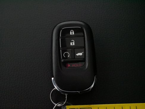 Used 2023 Honda Pilot Touring image 32