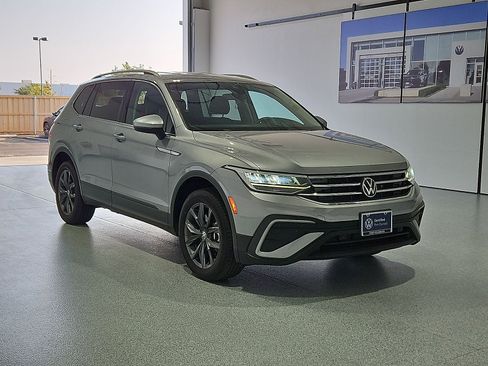 Certified 2023 Volkswagen Tiguan SE FWD image 2