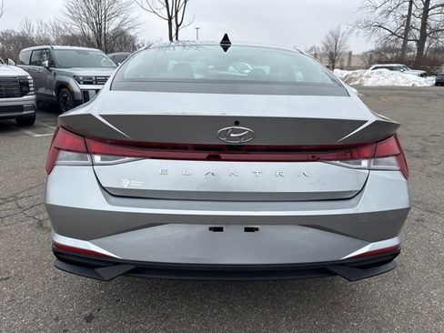 Used 2022 Hyundai Elantra SEL image 15
