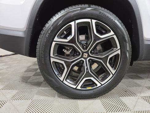 Used 2024 Rivian R1S Adventure AWD/4WD image 12