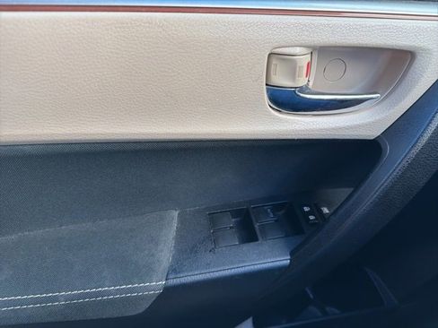 Used 2015 Toyota Corolla LE image 18