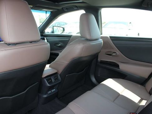 Certified 2025 Lexus ES 350 w/ Premium Package FWD image 9