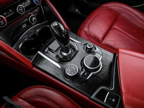 Used 2019 Alfa Romeo Stelvio RWD image 21
