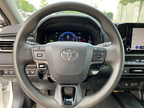 Used 2025 Toyota Camry LE FWD image 8