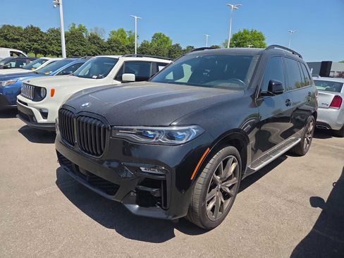 Used 2020 BMW X7 M50i w/ Dynamic Handling Package image 9