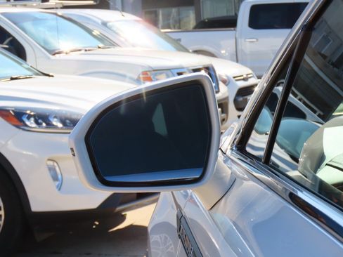 Used 2020 Lincoln Nautilus FWD w/ Equipment Group 101A image 19