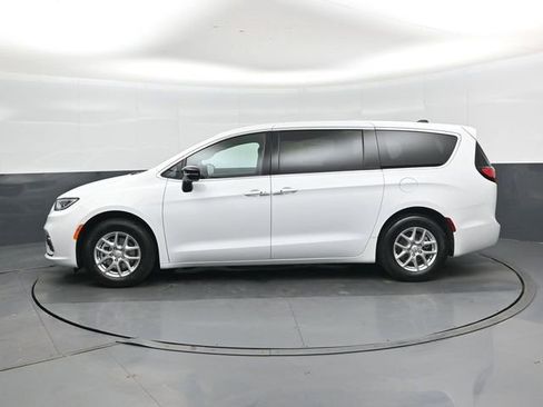 New 2026 Chrysler Pacifica Select FWD image 7