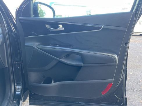 Used 2018 Kia Sorento LX image 11