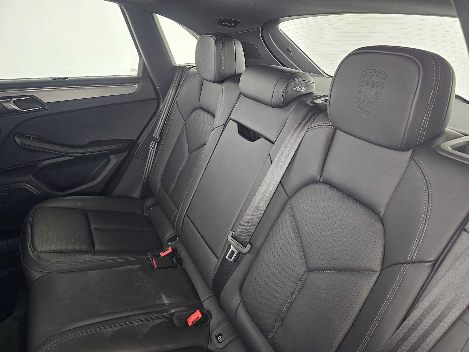 Used 2026 Porsche Macan AWD/4WD image 18