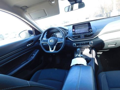 Used 2025 Nissan Altima 2.5 SV image 6