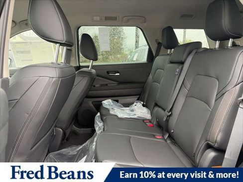 New 2026 Nissan Pathfinder SL image 12