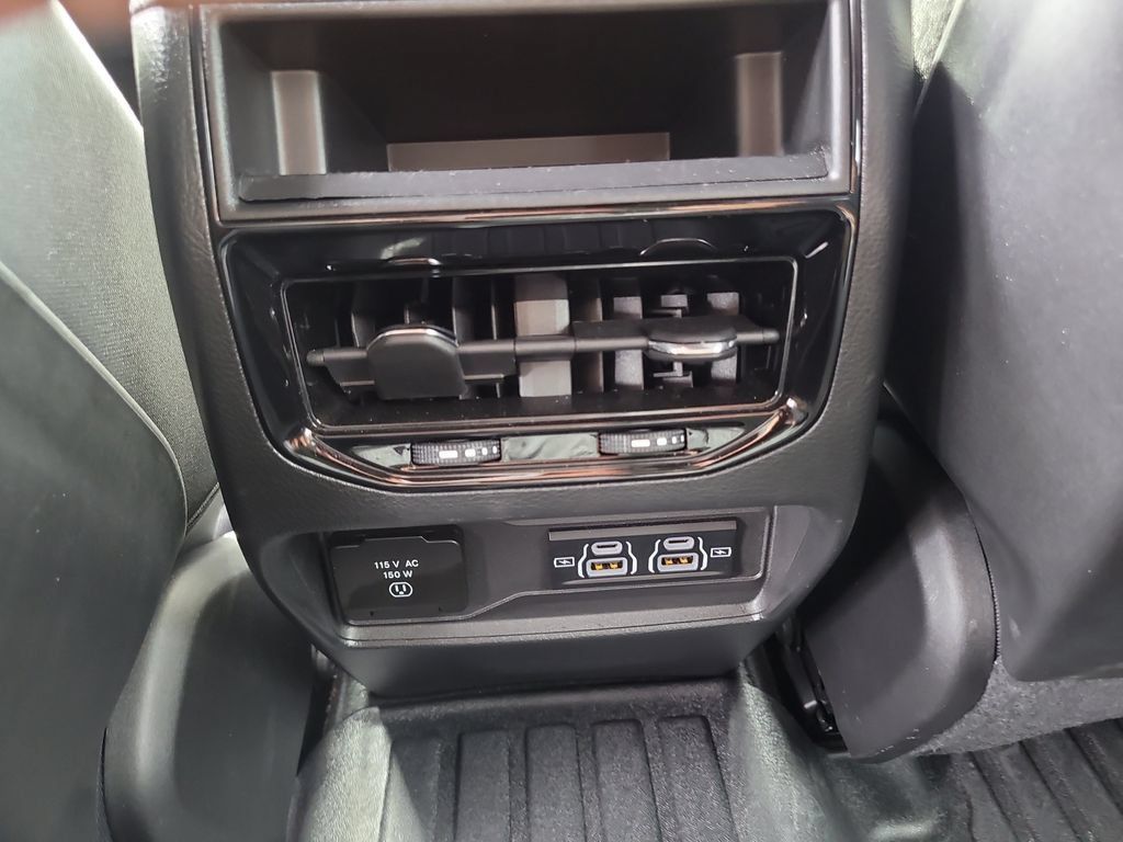 Used 2024 Jeep Grand Cherokee Laredo w/ Luxury Tech Group I AWD/4WD image 17