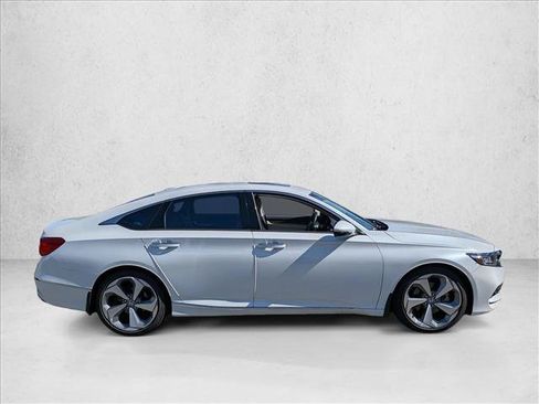Used 2018 Honda Accord Touring image 4