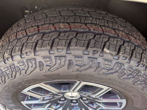 New 2026 Chevrolet Colorado Z71 w/ Technology Package image 12