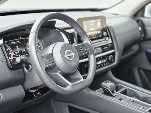 Used 2025 Nissan Pathfinder SV FWD image 12