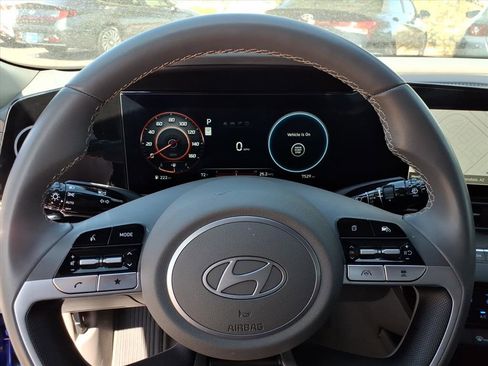 Certified 2025 Hyundai Elantra SEL image 18