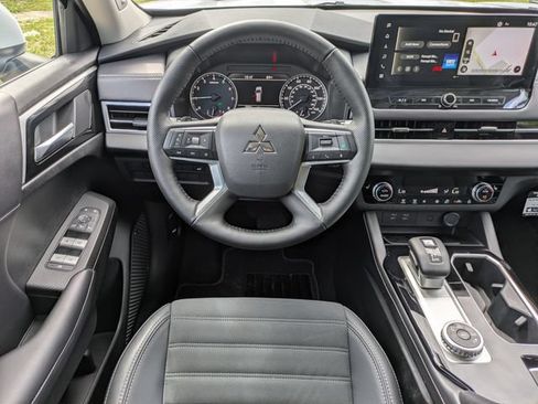New 2026 Mitsubishi Outlander SE FWD image 17