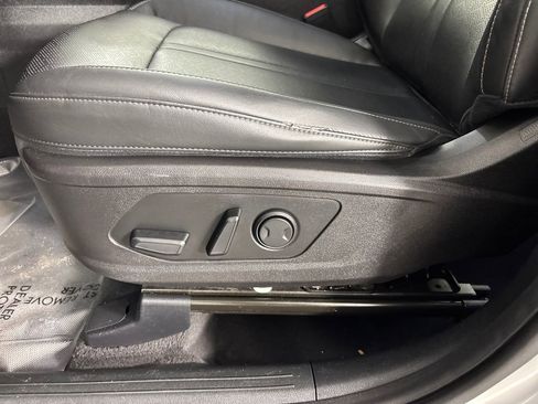 Used 2022 Kia Sorento SX image 9