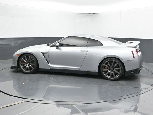 Used 2012 Nissan GT-R Premium AWD/4WD image 8