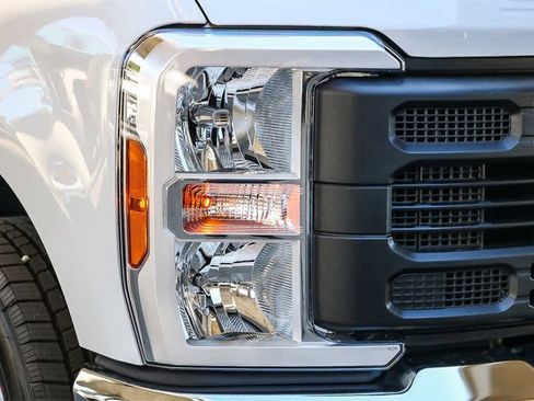 New 2026 Ford F250 XL w/ XL Chrome Package image 4
