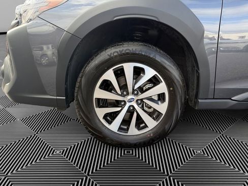 Used 2025 Subaru Outback Premium image 9