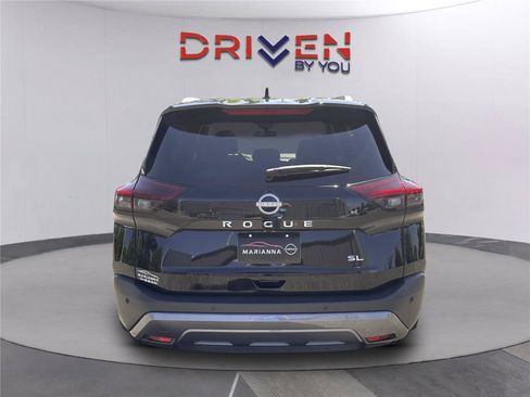 Used 2023 Nissan Rogue SL w/ SL Premium Package FWD image 5