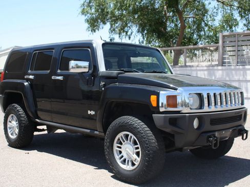 Used 2007 HUMMER H3 w/ Chrome Appearance Package AWD/4WD image 3