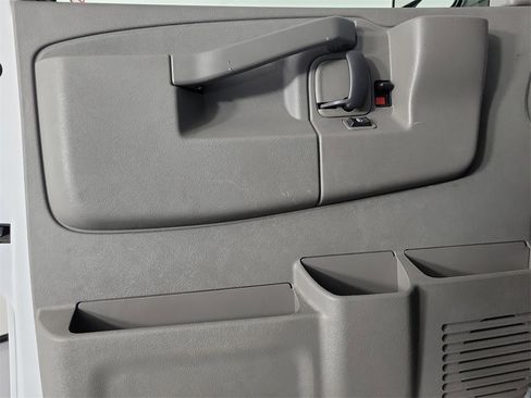 Used 2018 GMC Savana 2500 w/ Driver Convenience Package image 12