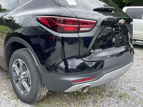 Used 2025 Chevrolet Blazer LT FWD image 12