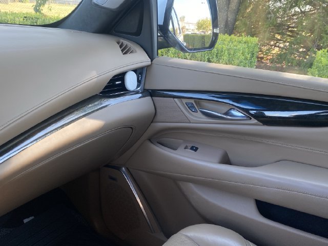 Used 2019 Cadillac Escalade Platinum AWD/4WD image 31