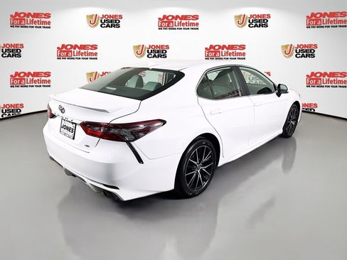 Certified 2022 Toyota Camry SE image 15
