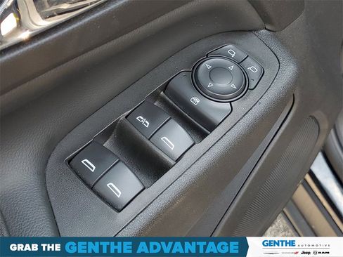 Used 2021 Chevrolet Equinox LT image 12