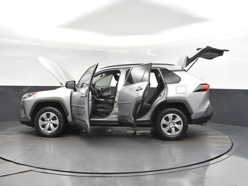 Used 2021 Toyota RAV4 LE image 46