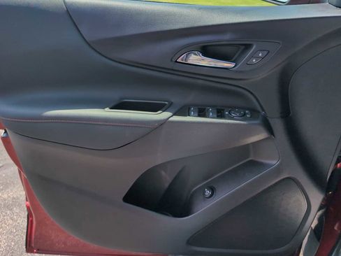 Used 2023 Chevrolet Equinox RS FWD image 22