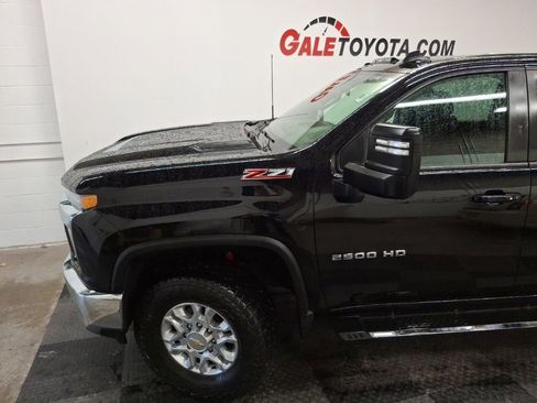 Used 2021 Chevrolet Silverado 2500 LT w/ Convenience Package image 4