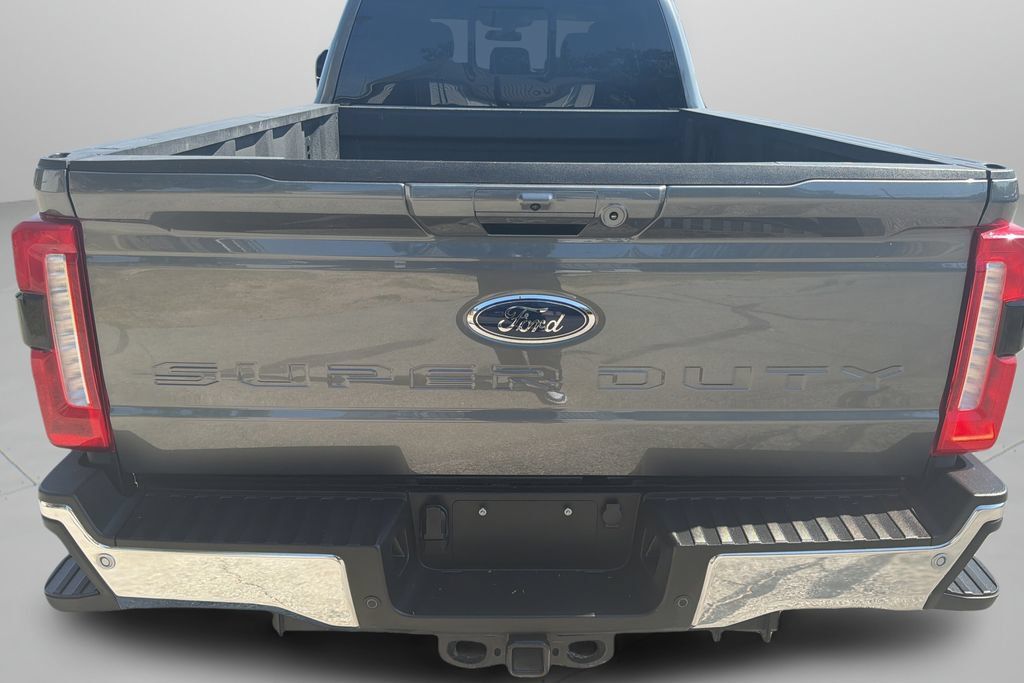 Used 2025 Ford F350 Lariat AWD/4WD image 21