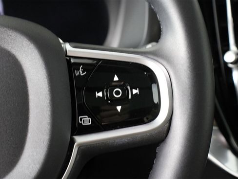 Certified 2025 Volvo XC90 B5 Core w/ Protection Package Premier image 11