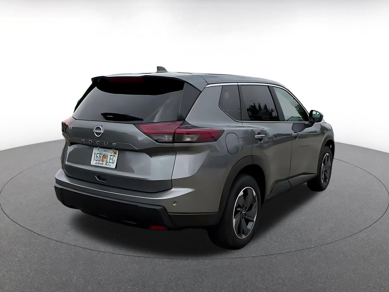 Used 2025 Nissan Rogue SV FWD image 14