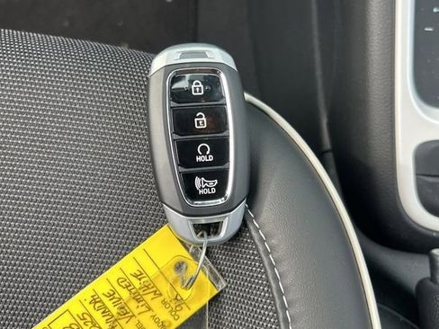 Used 2025 Hyundai Venue Limited image 22