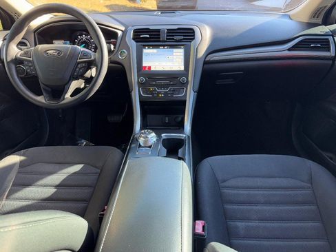 Used 2018 Ford Fusion SE w/ Fusion SE Technology Package image 11