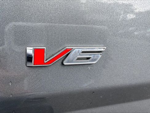 Used 2018 Chevrolet Colorado ZR2 image 9