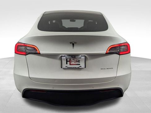 Used 2022 Tesla Model Y Long Range image 23
