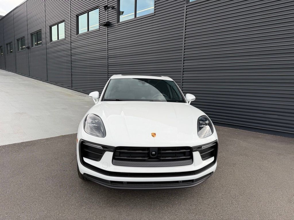 Used 2026 Porsche Macan AWD/4WD image 5