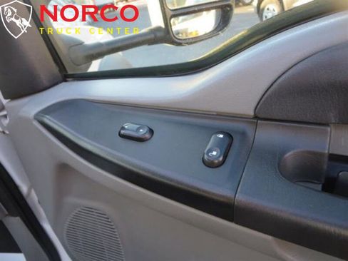 Used 2006 Ford F550 2WD Crew Cab Super Duty image 8